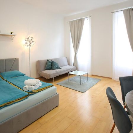 Downtown Bliss Modern Retreat With Free Parking And Fast Internet 600 Mbits Daire Viyana Dış mekan fotoğraf